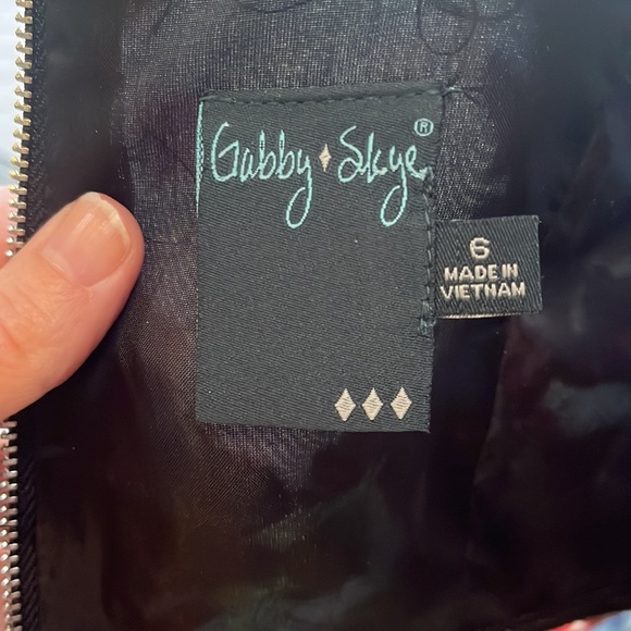 Gabby Skye floral dress sized 6 - Picture 4 of 4